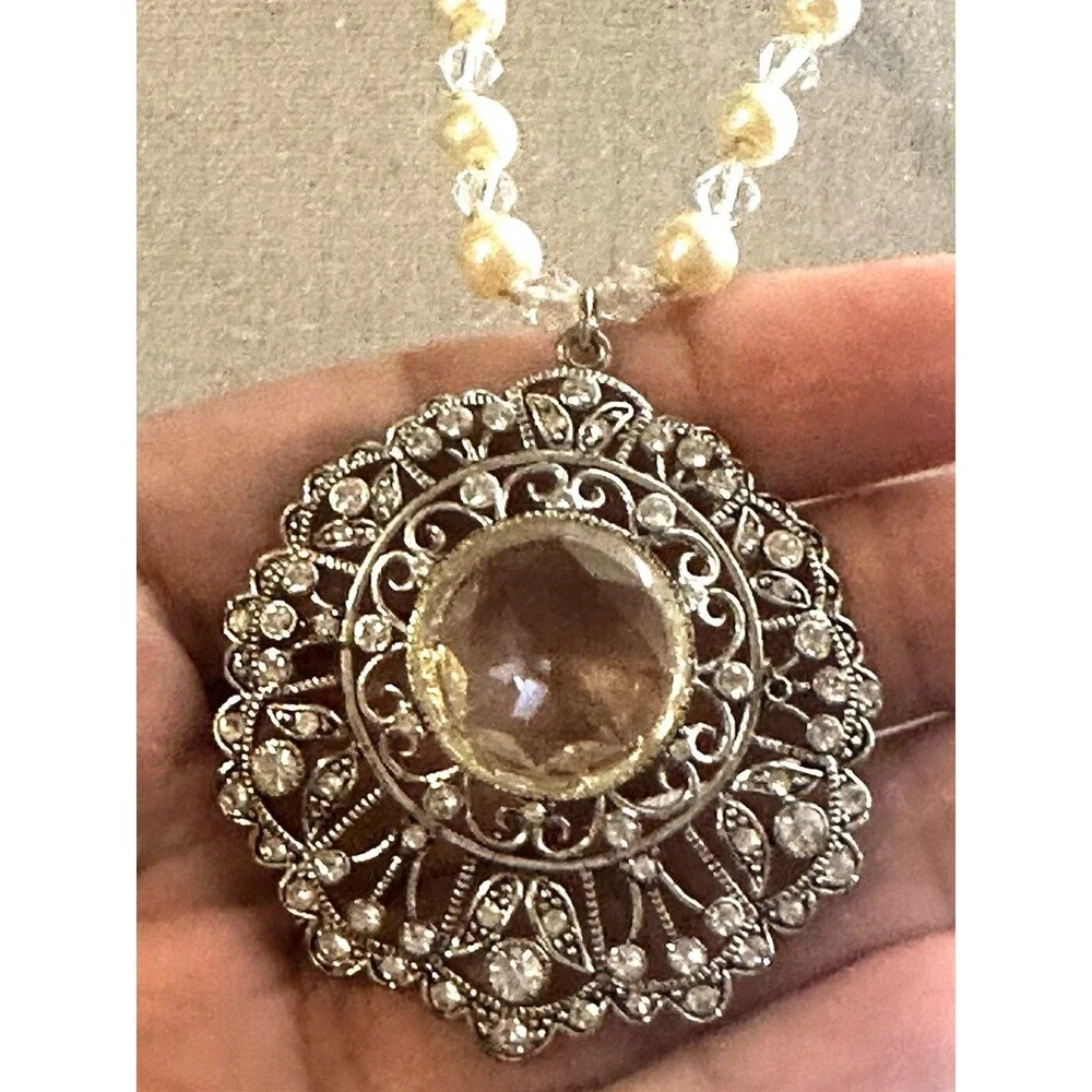 Vintage Style Filigree Rhinestone Pendant Necklace Faux Pearl Crystal Beaded 16”
